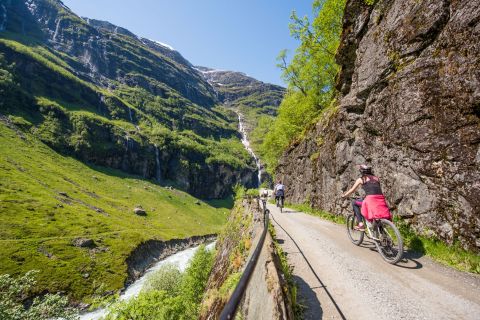 Flåm biking, Norway © Sverre Hjornevik/Visit Flåm