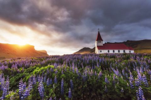 Church in Vik, Iceland © Shutterstock